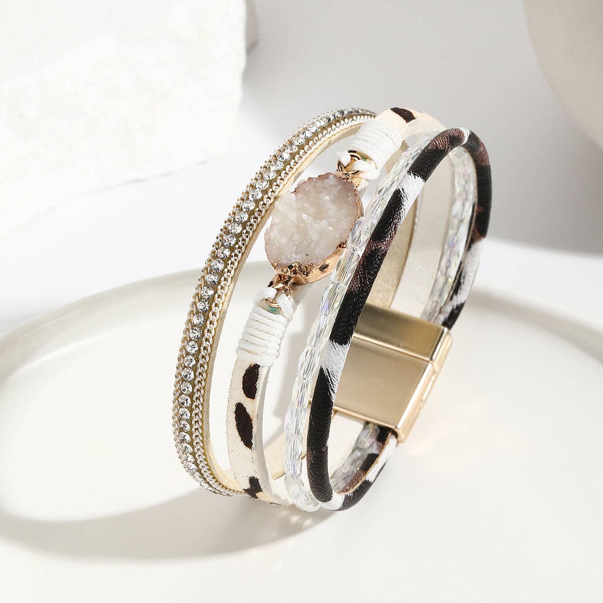 Damen-Lederarmband mit Zirkonstein – Mehrreihig | Leo-Print Beige | Karma Schmuck Karma