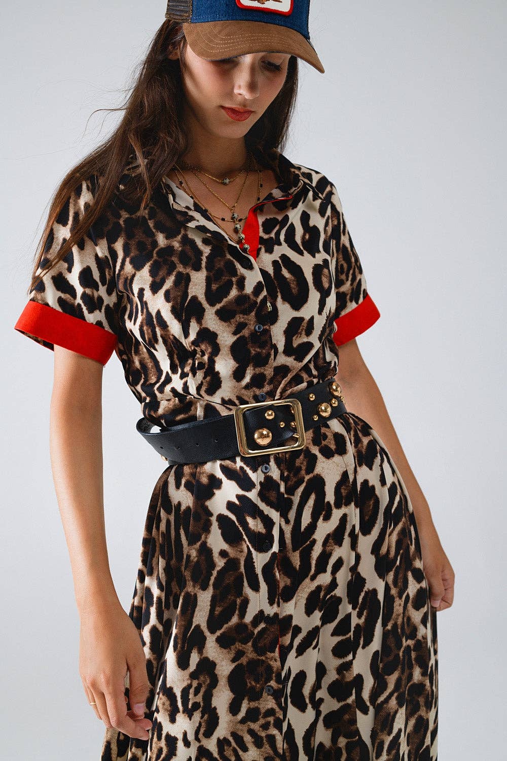 Maxikleid im Animal-Print mit roten Details – wild, feminin & modern