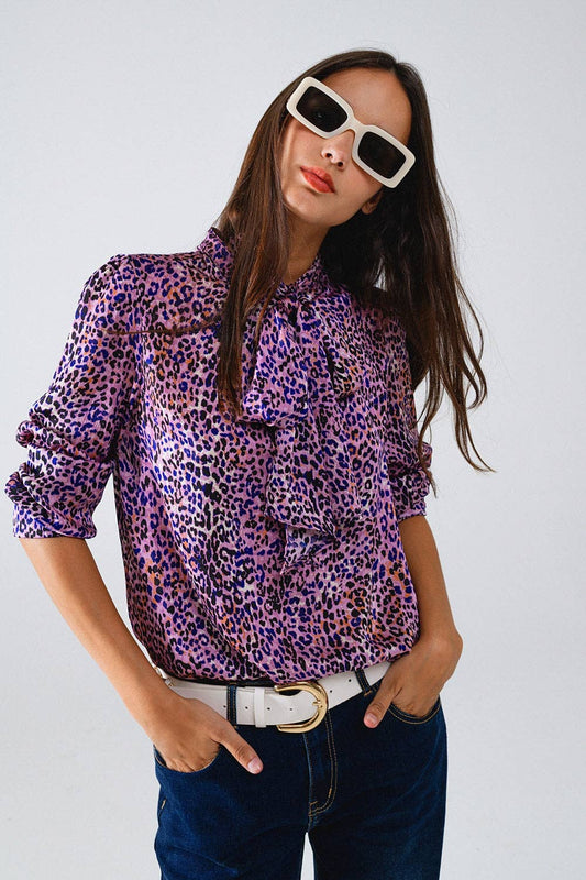 Animal-Print-Bluse in Lila – mit Bindeschleife & Knopfleiste