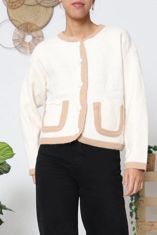 Strickjacke Creme mit Kontrastdetails – One Size (36–44)