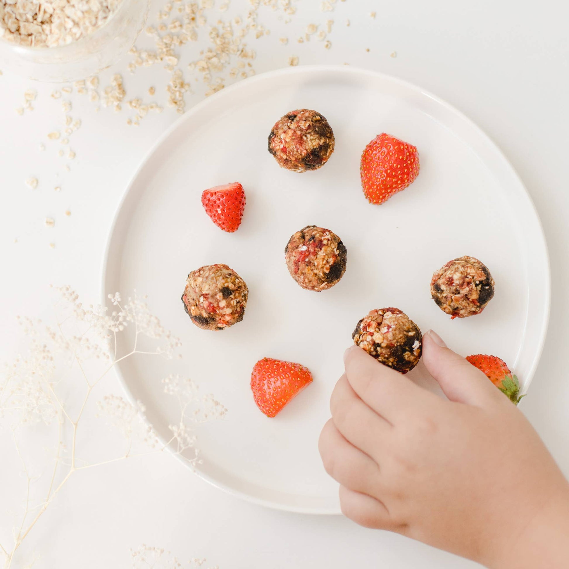 Bio-Mischung Bio-Energiekugeln Erdbeere für Kinder Bake Affair GmbH