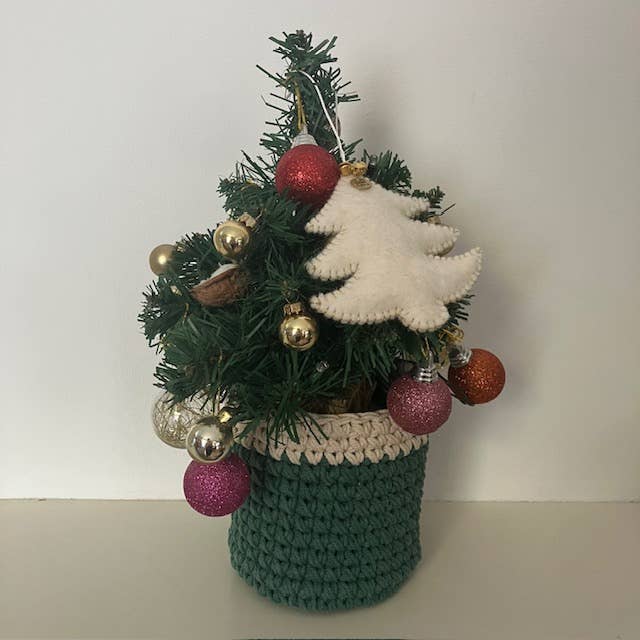Weihnachtsbaum-Anhänger Cremeweiß & Gold – Handgefertigt aus Wollfilz Baumschmuck Luna-Leena - handmade in Nepal