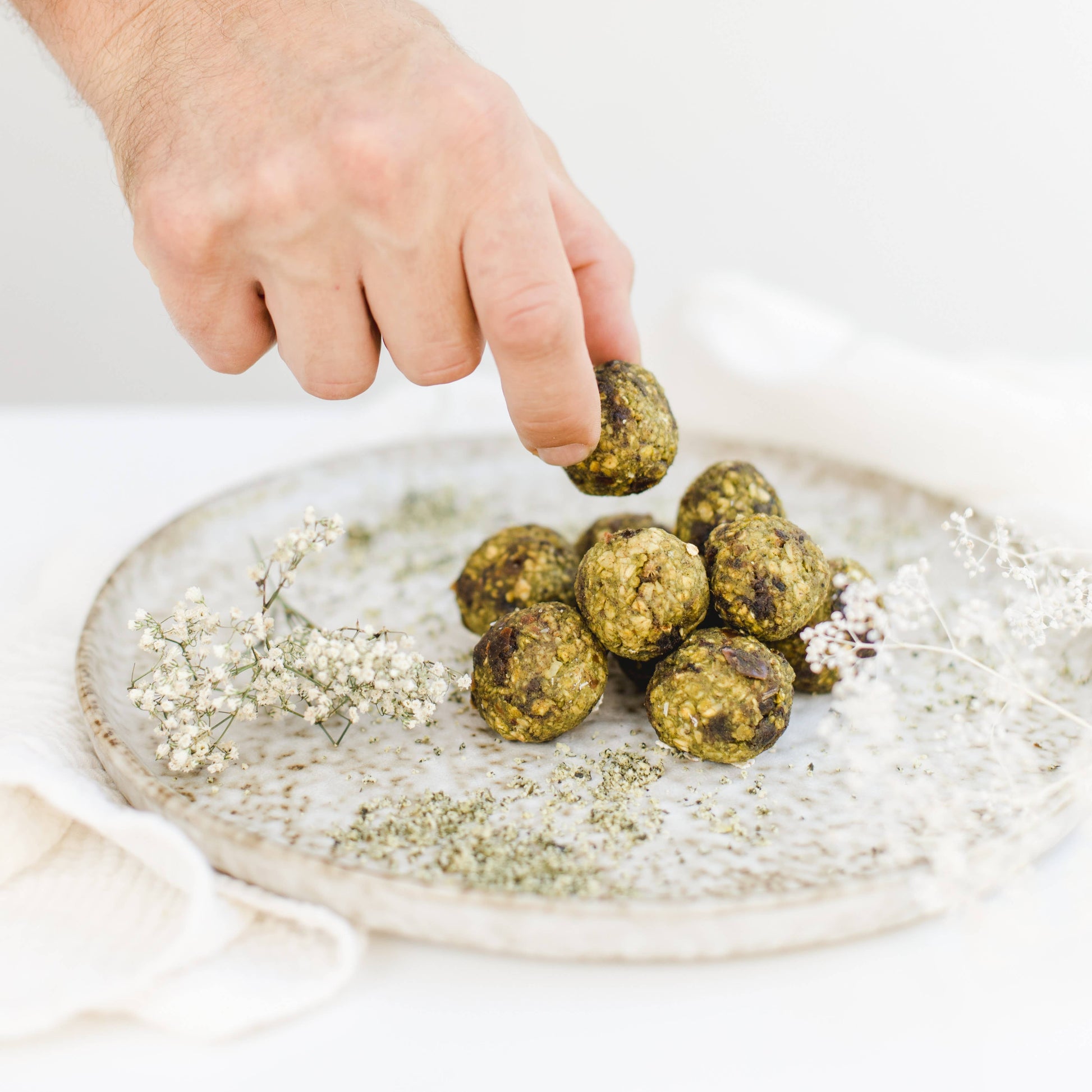 Vitamin-Mischung Power-Kugeln mit Matcha Bake Affair GmbH