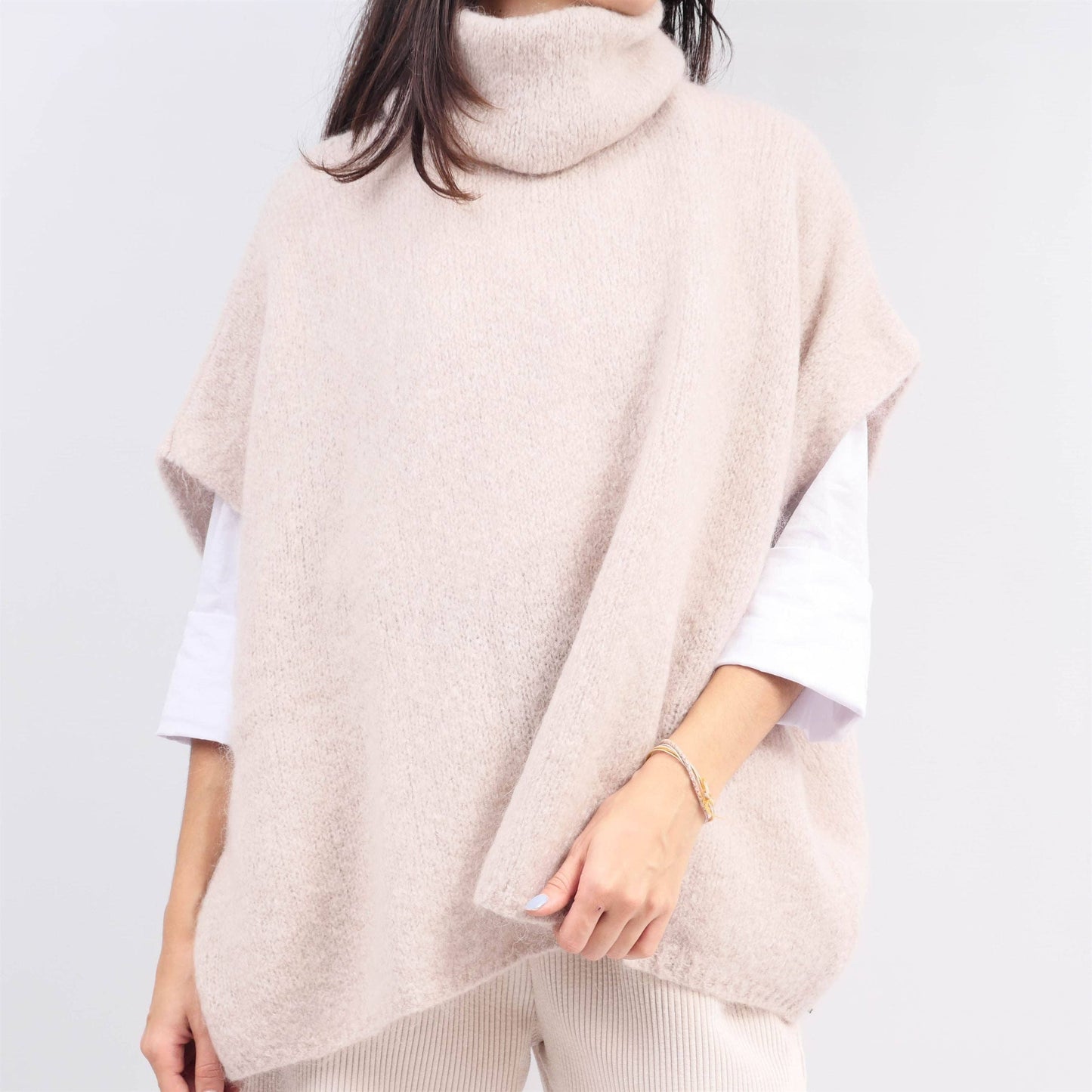 Oversize Rollkragen-Strickponcho – Cremefarben