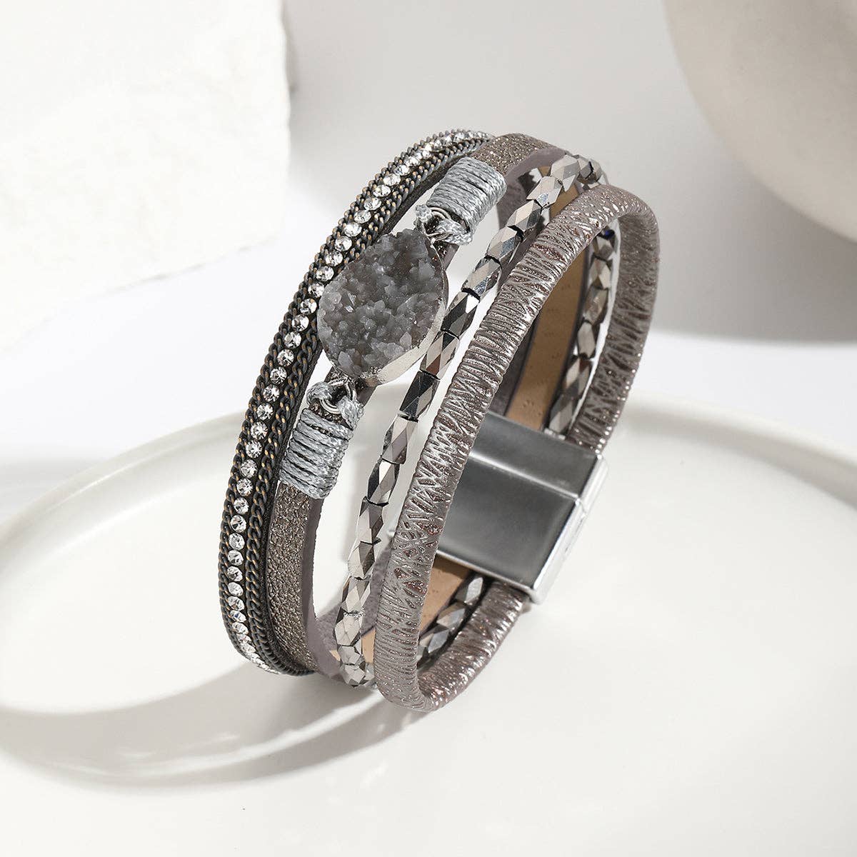 Damen-Lederarmband mit Zirkonstein – Vierreihig | Grau | Karma Armband Karma