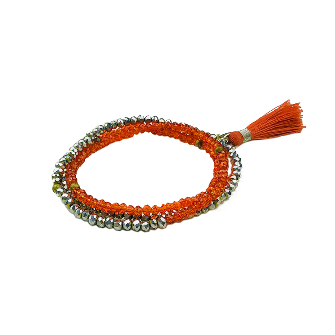 Quastenarmband „Stretch“ – Korall trifft Kristallglanz