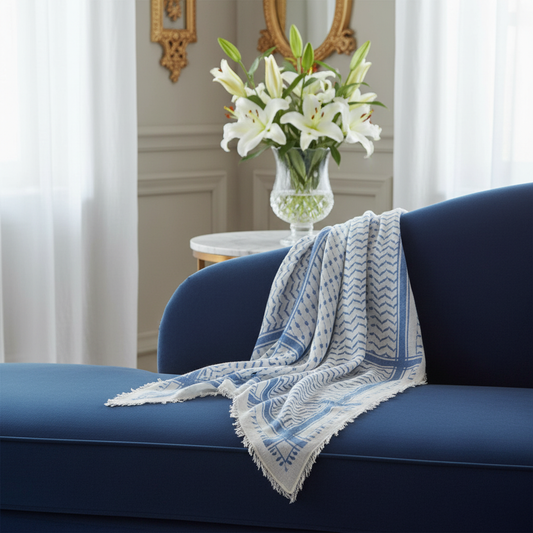 Kaschmir Dreieckstuch „Lalit Loop“ – Blau / Off-White | Travel Memories Collection Schal MyRomy