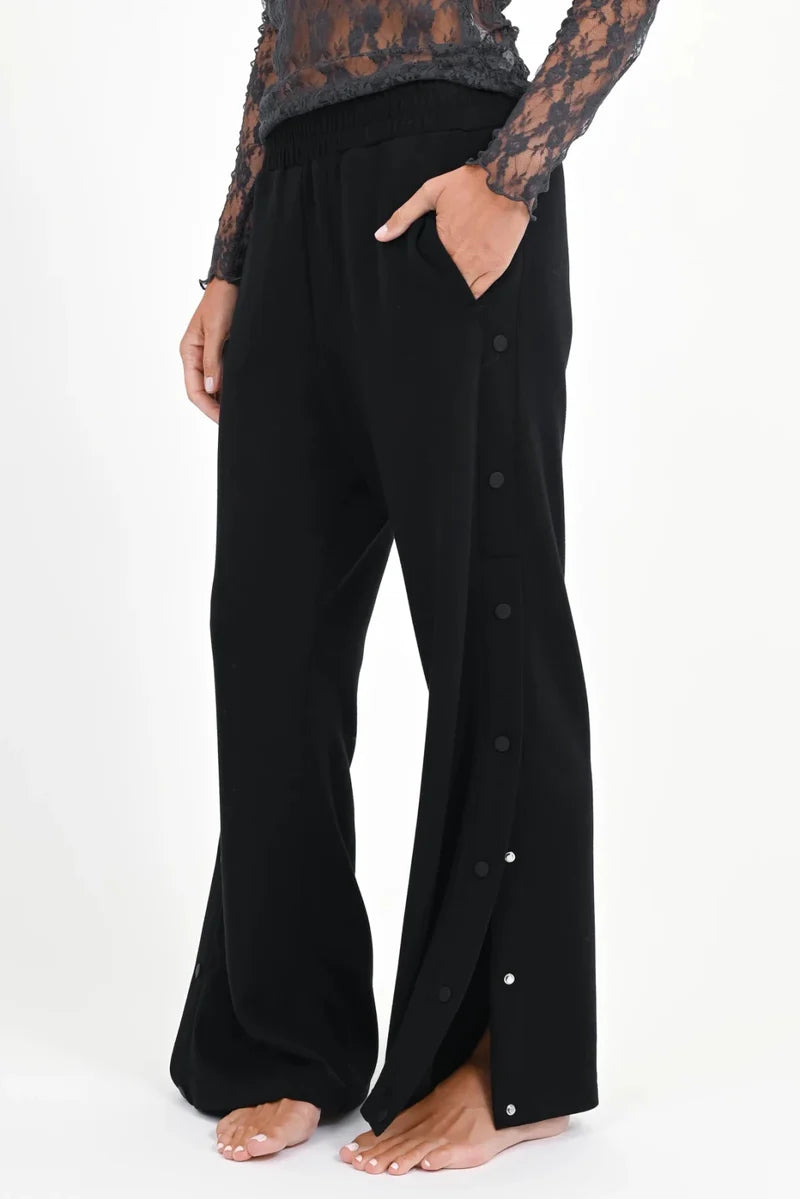 Sweatpants „Hylo“ – Style & Komfort mit seitlicher Knopfleiste (S) Hose Love Joy Victory