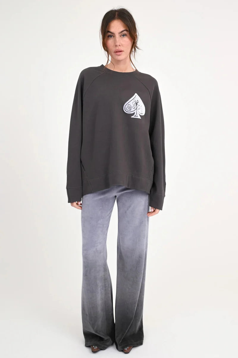 Flockprint Sweatshirt mit Pik-Zeichen – Love Joy Victory (Größe M / L)