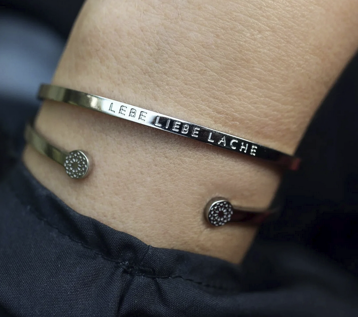 Armreif "Lebe Liebe Lache"